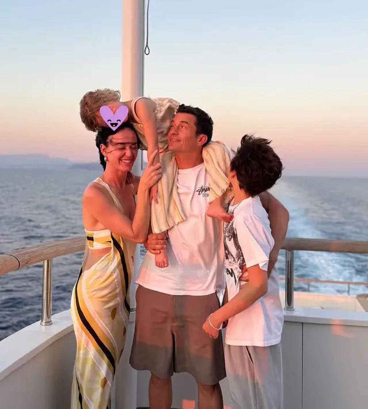 Orlando Bloom Bagikan Foto Langka Bareng Katy Perry Setelah Berpisah, Tampil dengan Gaya Summer Bersama Putrinya saat Liburan ke Eropa