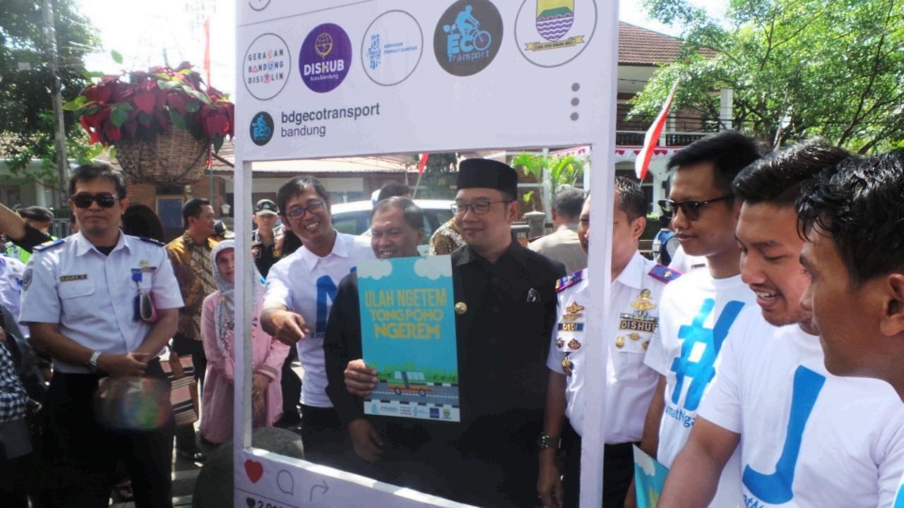 Warga Bandung, Jangan Lupa Selfie Saat Jumat Ngangkot