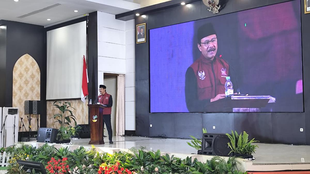 Mensos Saifullah Yusuf saat menghadiri Gerakan Nasional Peduli Tetangga untuk Perlindungan Sosial di Aula Arafah Asrama Haji Sudiang Makassar, Selasa (15/9). (merdeka.com/Ihwan Fajar).