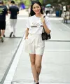 Ketika liburan, Ririn Dwi Ariyanti memilih tampilan simple nan stylish. Ririn terlihat dengan kaus Gucci dan celana pendek. Ia juga melengkapi penampilan dengan tas kecil [Instagram/ririndwiariyanti]