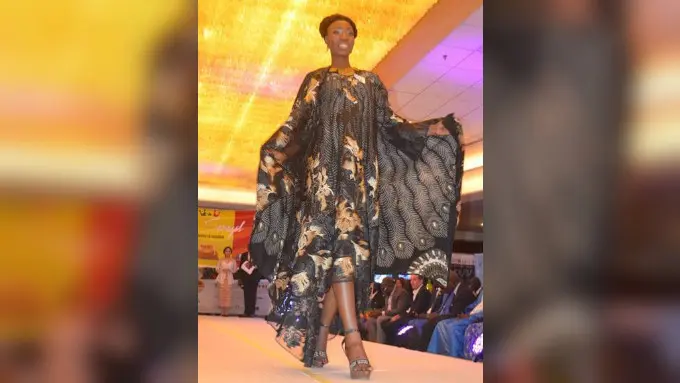 15 wanita cantik gunakan gaun berbahan batik dan tenun pada malam Grand Final Miss Senegal 2017 (KBRI Dakar)