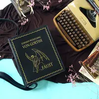 Tas-tas ini wajib dimiliki pecinta buku! (Via: boredpanda.com)