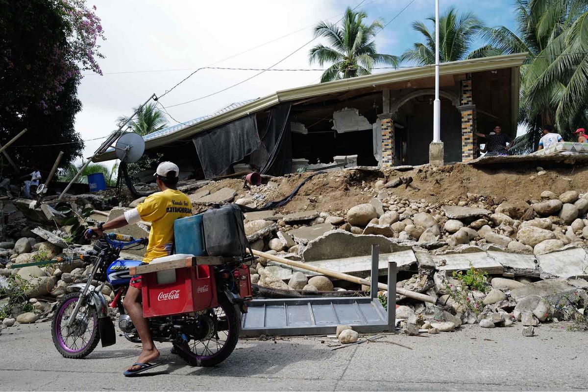 FOTO: Dua Gempa Dahsyat Guncang Filipina Selatan, Delapan Tewas