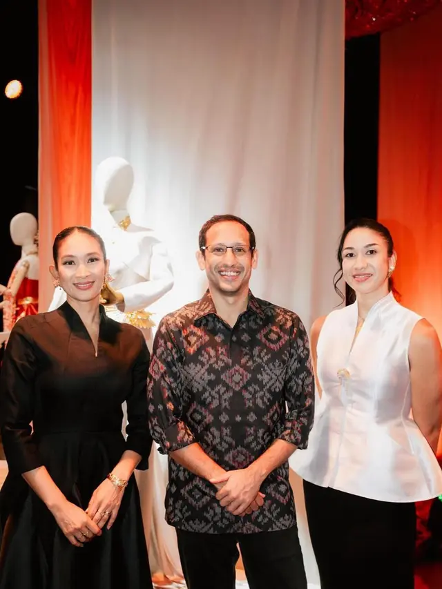 Happy Salma, Nadiem Makarim, dan Dewi Sri Luce (Instagram/@tuloladesigns)