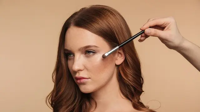 Tren ‘Unrecognizable Makeup’ Bisa Bikin Dirimu Tampak Seperti Orang Lain (Foto/Sumber: Freepik)