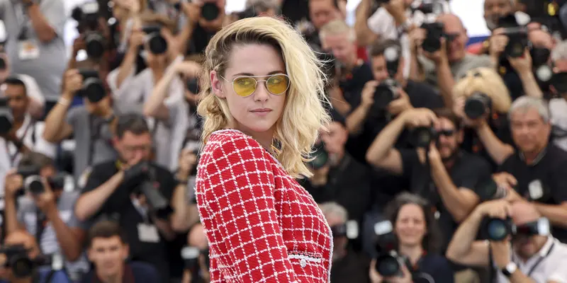 FOTO: Gaya Kristen Stewart Saat Hadiri Festival Film Cannes 2022