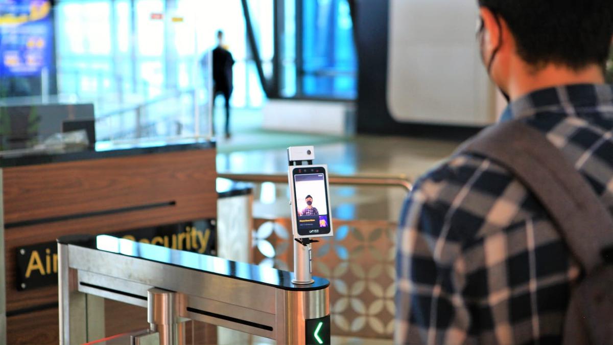 Komdigi Siapkan Aturan Registrasi Nomor HP Wajib Pakai Pengenalan Wajah