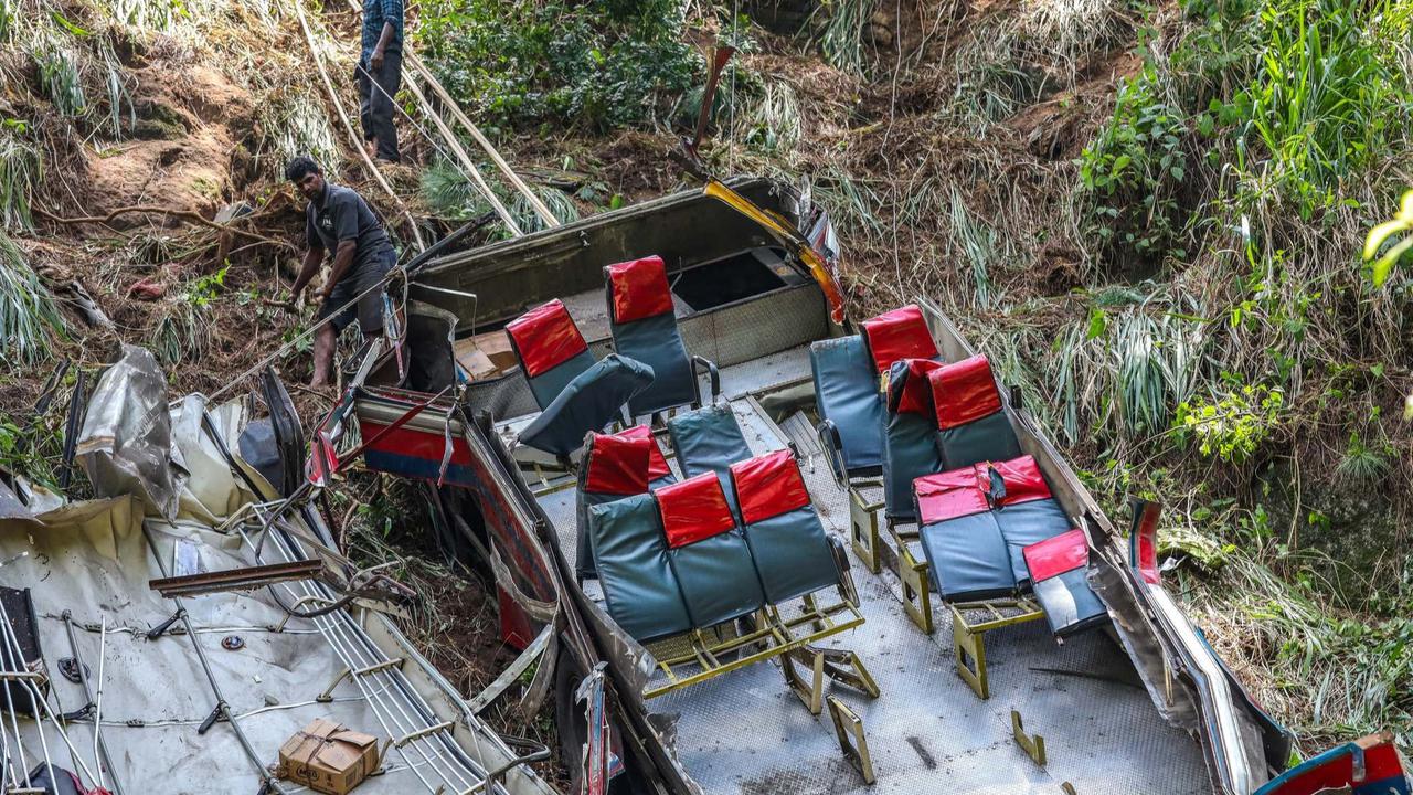 Kecelakaan Tragis Bus Penuh Sesak Terjun ke Jurang di Sri Lanka