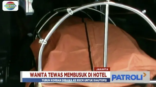 Wanita paruh baya ditemukan tewas nyaris tanpa sandang di sebuah hotel di Senen, Jakarta Pusat.