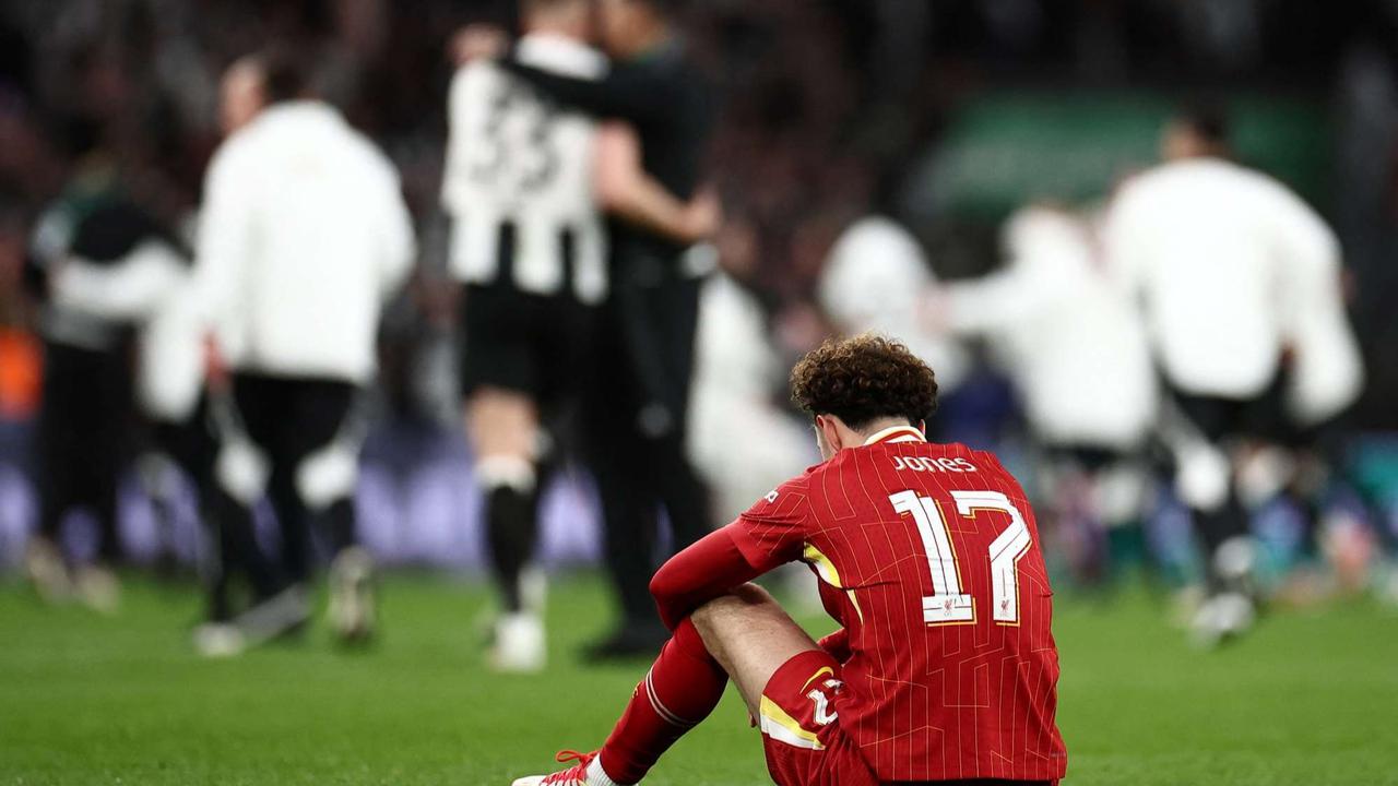 Wajah lesu pemain Liverpool usai gagal raih gelar juara Carabao Cup