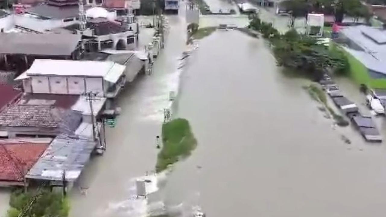 Rapat koordinasi diikuti oleh Bupati dan Walikota serta perwakilan organisasi perangkat daerah terdampak bencana banjir di Jawa Tengah.<br>