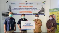 Pupuk Kaltim (PKT) menyalurkan bantuan 30 ton oksigen medis