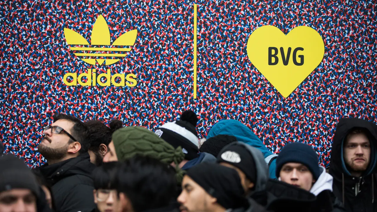 Antre Demi Sepatu Adidas/BVG