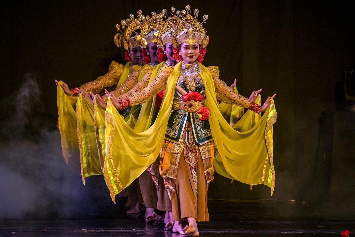 FOTO: Wayang Topeng Panji Hadirkan Pesona Tradisi di Taman Budaya Surabaya