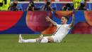 Selebrasi bek Timnas Slovenia, Erik Janza setelah mencetak gol penyeimbang 1-1 ke gawang Timnas Denmark pada laga Grup C Euro 2024 di MHPArena, Stuttgart, Jerman, Minggu (16/6/2024). (AP Photo/Antonio Calanni)