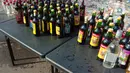 Sejumlah botol minuman keras (miras) saat pemusnahan Miras dan barang bukti narkotika di Mapolrestabes Semarang, Jumat (20/12/2019). Pemusnahan barang bukti Narkotika khususnya Sabu dan Minuman Keras hasil penindakan selama setahun terakhir. (Liputan6.com/Gholib)