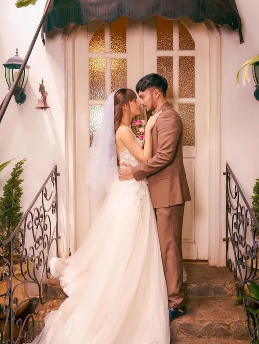 <p>(Instagram/darathevirgin)</p>