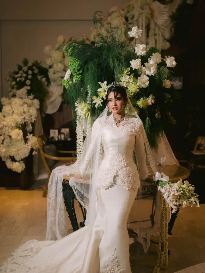 Pesona Pengantin Kerajaan Johor yang Classy dan Elegan dalam Karya Didiet Maulana