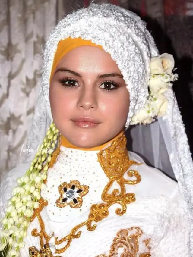 6 Editan Foto Artis Hollywood Jika Berkebaya Ini Bikin Senyum, Kocak