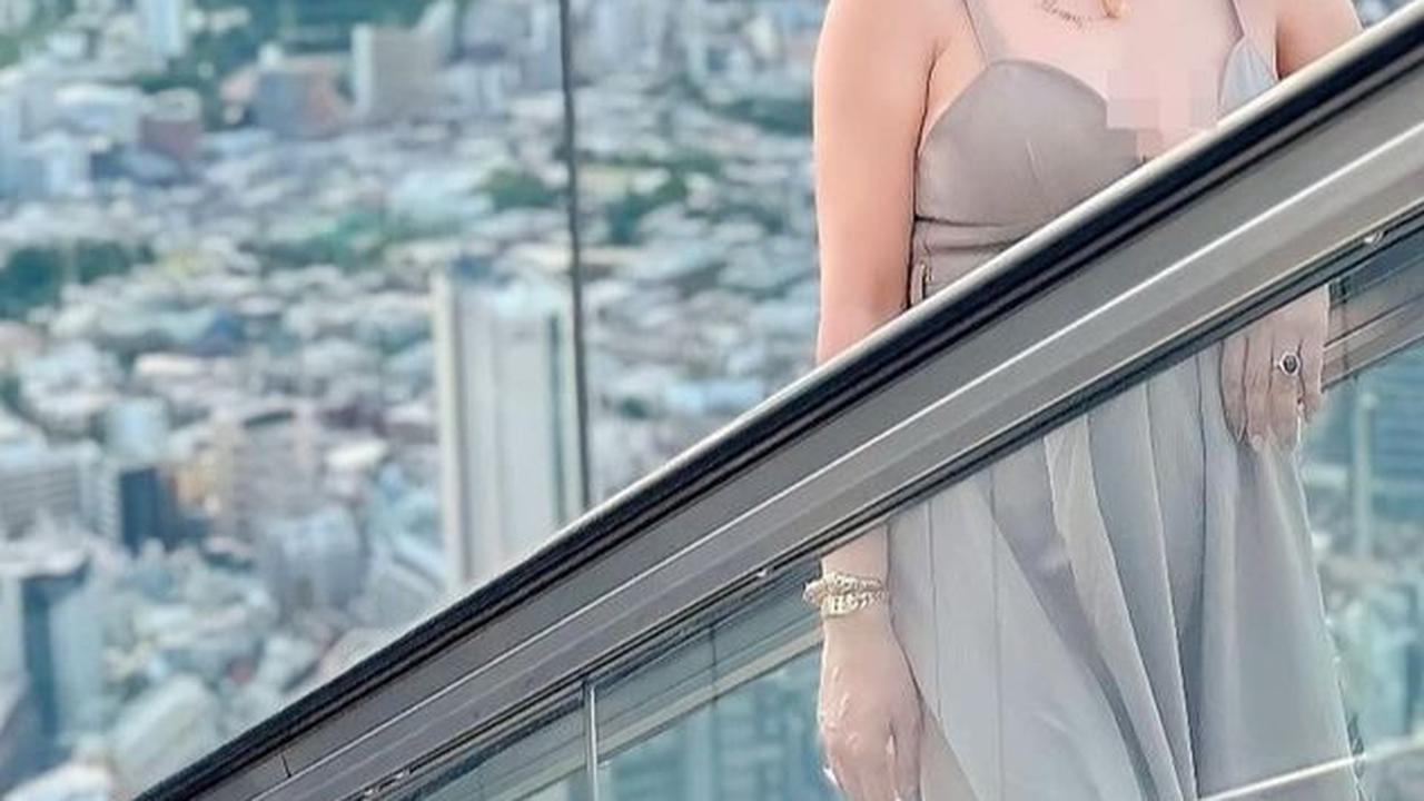 8 Potret Hot Femmy Permatasari Saat Liburan di Jepang, Sampai Suami Minta Agar Femmy Beli Peniti