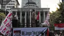 Para pendukung Prabowo-Hatta berdemo di depan gedung Mahkamah Konstitusi (MK), Jakarta, Jumat (25/7/2014) (Liputan6.com/Andrian M Tunay)