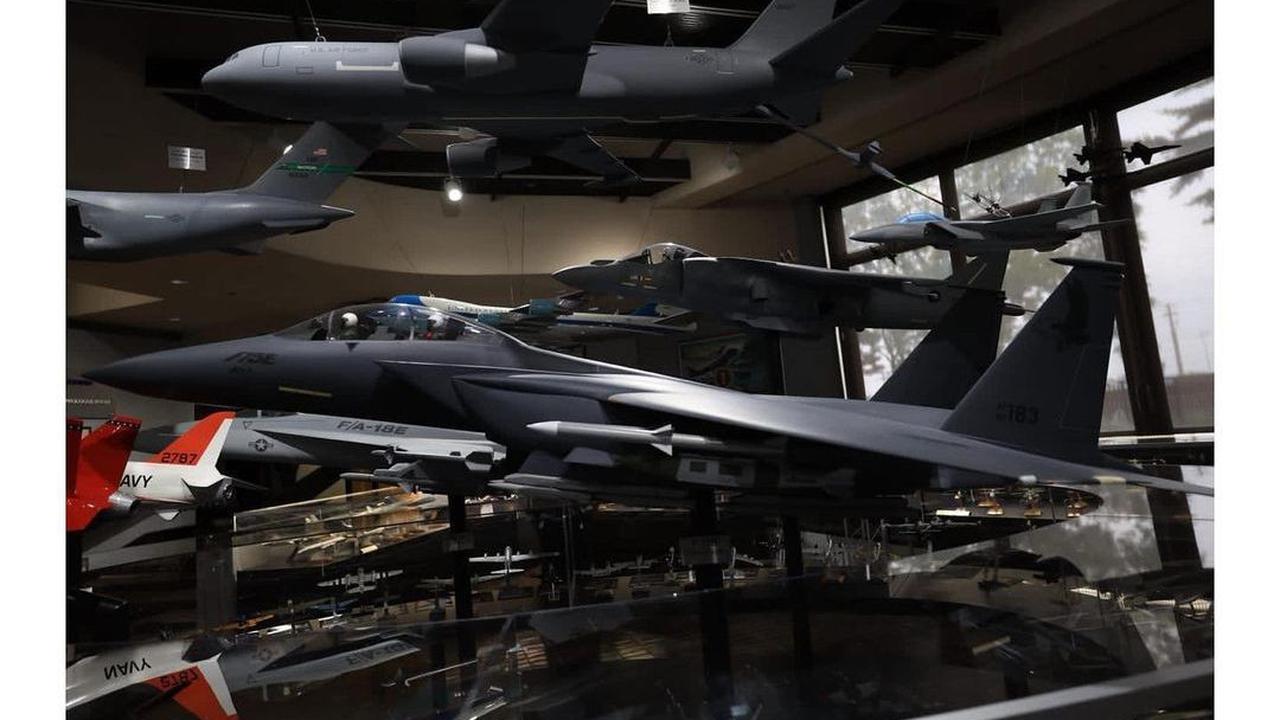 Beda dari pembelian 12 pesawat Mirage 2000-5 dari dari Angkatan Udara Qatar yang diketahui unit bekas pakai, kali ini 24 jet tempur F-15EX adalah produk baru.