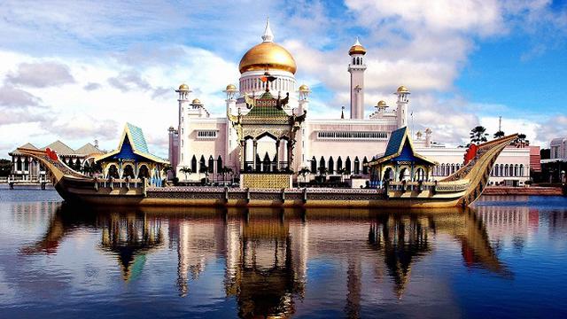 Masjid Sultan Omar Ali Saifuddin, Brunei