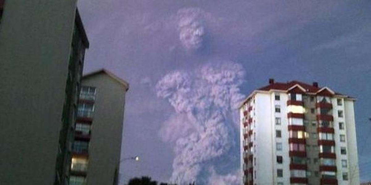 Awan raksasa muncul dari letusan Gunung Calbuco di Chile
