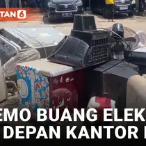 Geram Listrik Sering Padam, Warga Buang Barang Elektronik di Depan Kantor PLN Baturaja