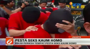 Lima tersangka dihadirkan dalam olah tempat kejadian perkara pesta seks gay di spa T1 Sauna yang berada di Plaza Harmoni, Jakarta Pusat.