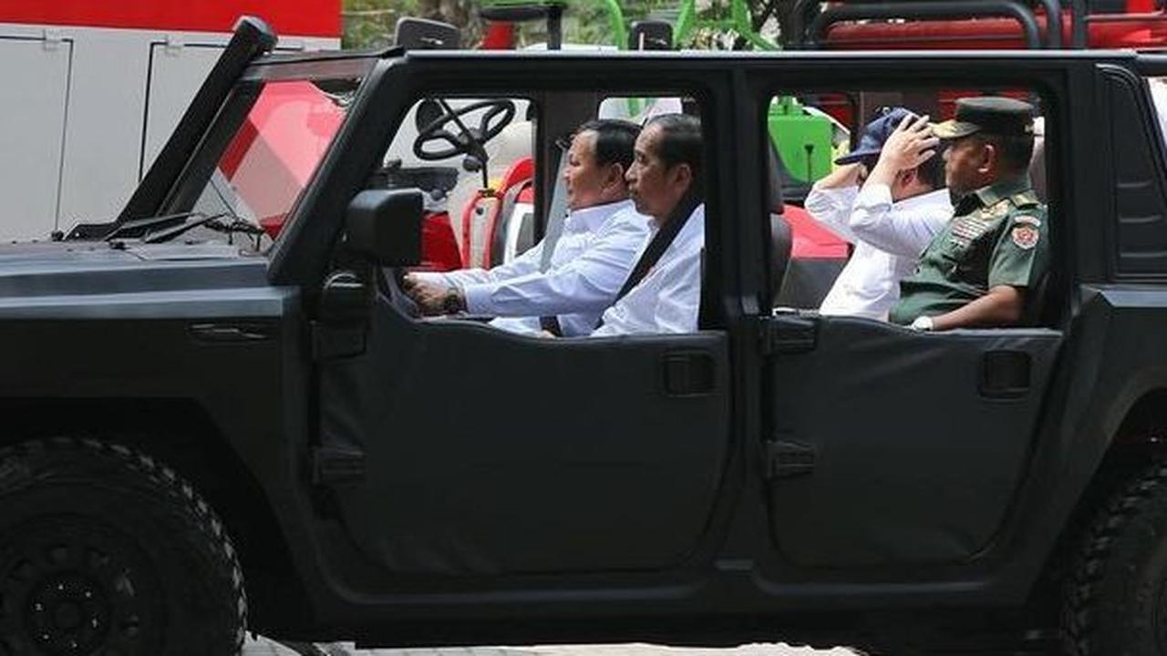 VIDEO: Hormat Prabowo Subianto Pada Presiden Jokowi, Gagah Sopiri Naik Maung