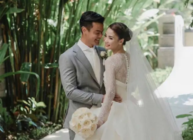 Intip Cantiknya Gaun Pengantin Istri Dion Wiyoko, Fiona Anthony