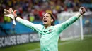 Kiper Yann Sommer menjadi pahlawan usai membawa Swiss menyingkirkan favorit juara Prancis di babak 16 besar Euro 2020. Swiss melaju ke perempat final Euro 2020 berkat kemenangan 4-5 di babak adu penalti. (Robert Ghement/Pool via AP)