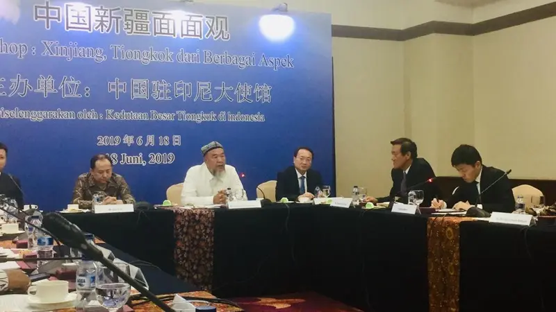 Seorang ustax dari Xinjiang, Abudurekefu Tumuniyazi, mengisi wokrshop tentang keadaan muslim Uighur di China (Liputan6.com/Siti Khotimah)