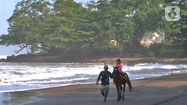 Wisatawan Masih Padati Pelabuhan Ratu