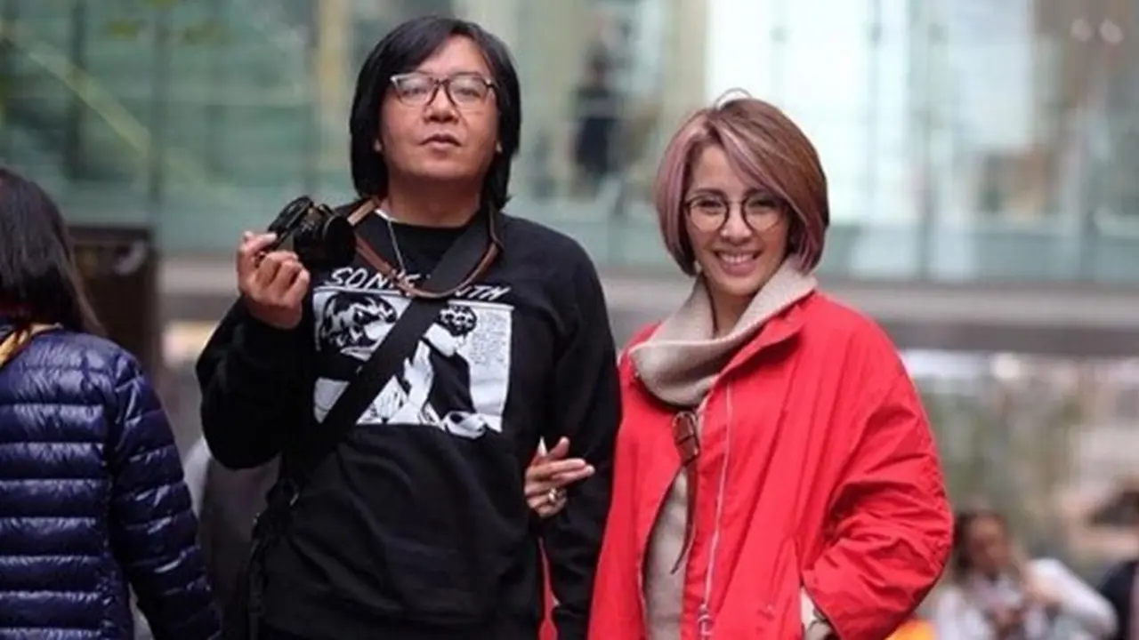 7 Potret Mesra Ari Lasso dan Istri, Setia Menemani Lawan Kanker