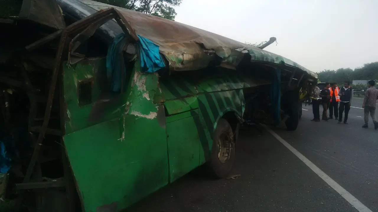 kecelakaaan di jagorawi (1)