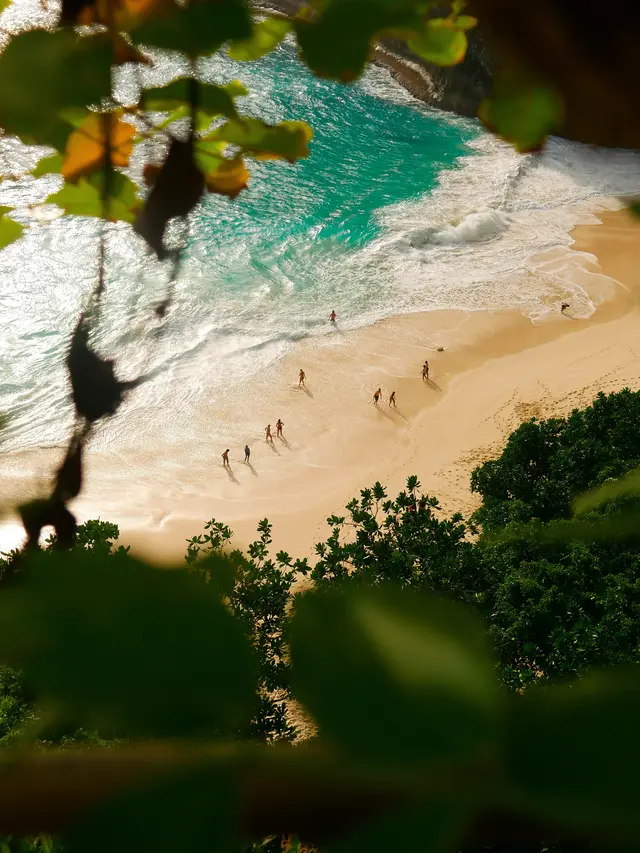 Ilustrasi Bermain di Pantai (Foto: Ibadah Mimpi/Pexels.com)