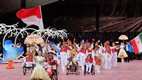 Defile Kontingen Indonesia Pamerkan Kekayaan Budaya Nusantara di Pembukaan Asian Para Games 2022 pada Minggu (22/10)/Istimewa.