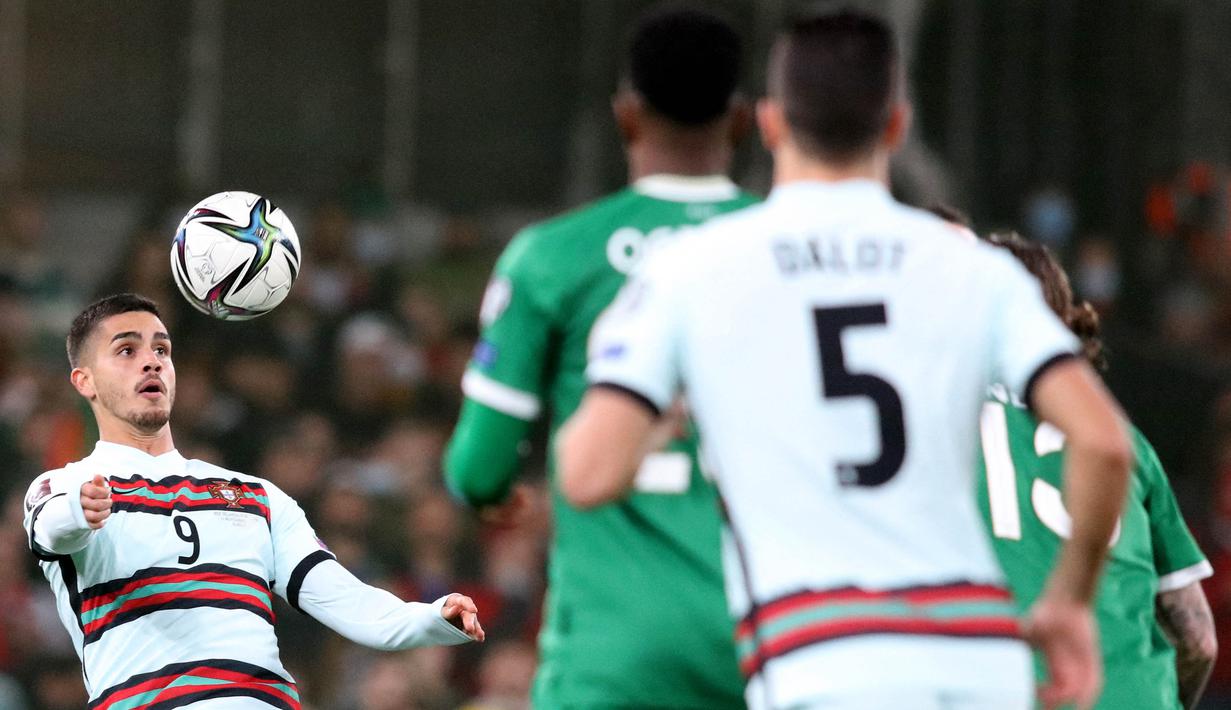 Andre Silva sudah sejak lama digadang-gadang sebagai pengganti Cristiano Ronaldo di timnas Portugal. Pemain berusia 26 tahun tersebut telah membuat 49 penampilan untuk A Seleccao das Quinas sejak 2016. Dia berhasil mencetak 19 gol untuk negaranya. (AFP/Paul Faith)