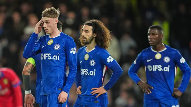 Foto: Fans Chelsea Pulang Duluan, Kecewa Berat The Blues Dipermalukan PSG di Liga Champions