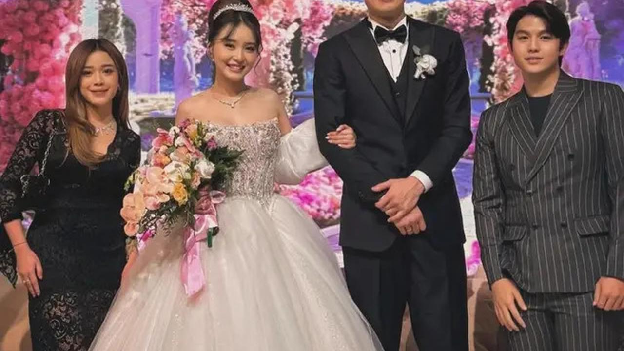 7 Potret Artis di Nikahan Nita Vior dan Vincent, Kiky Saputri Curi Perhatian