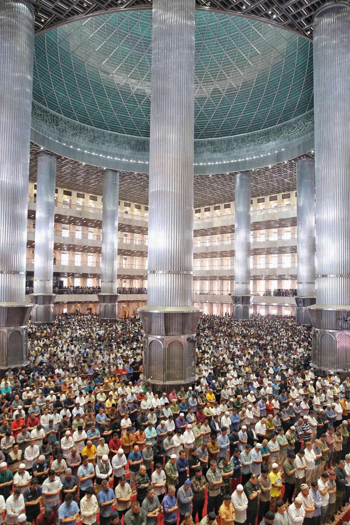 Salat Jumat pertama Ramadan 1446 Hijriah di Masjid Istiqlal
