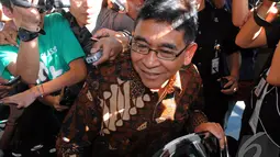 Susilo Siswoutomo mengaku dicecar penyidik KPK terkait proses penetapan harga gas di kementerian yang dipimpin Jero Wacik itu, Jakarta (14/07/2014) (Liputan6.com/Faisal R Syam)