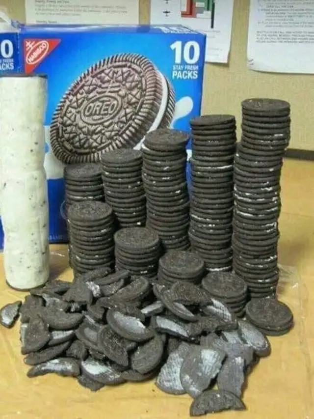 7 Aksi Kelewat Gabut dengan Makanan Ini Bikin Geleng Kepala
