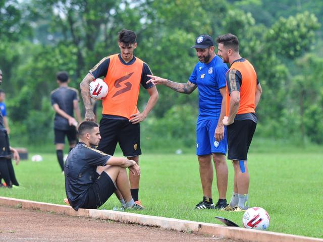 Shopee Liga 1 2020 Arema Fc Mulai Kurangi Frekuensi Latihan Ini Alasannya Indonesia Bola Com