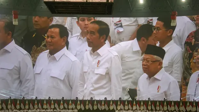 Presiden Joko Widodo atau Jokowi dan Wakil Presiden Ma’ruf Amin menghadiri Rapat Pimpinan Nasional (Rapimnas) Partai Gerindra di Indonesia Arena, Senayan, Jakarta pada Sabtu (31/8/2024).