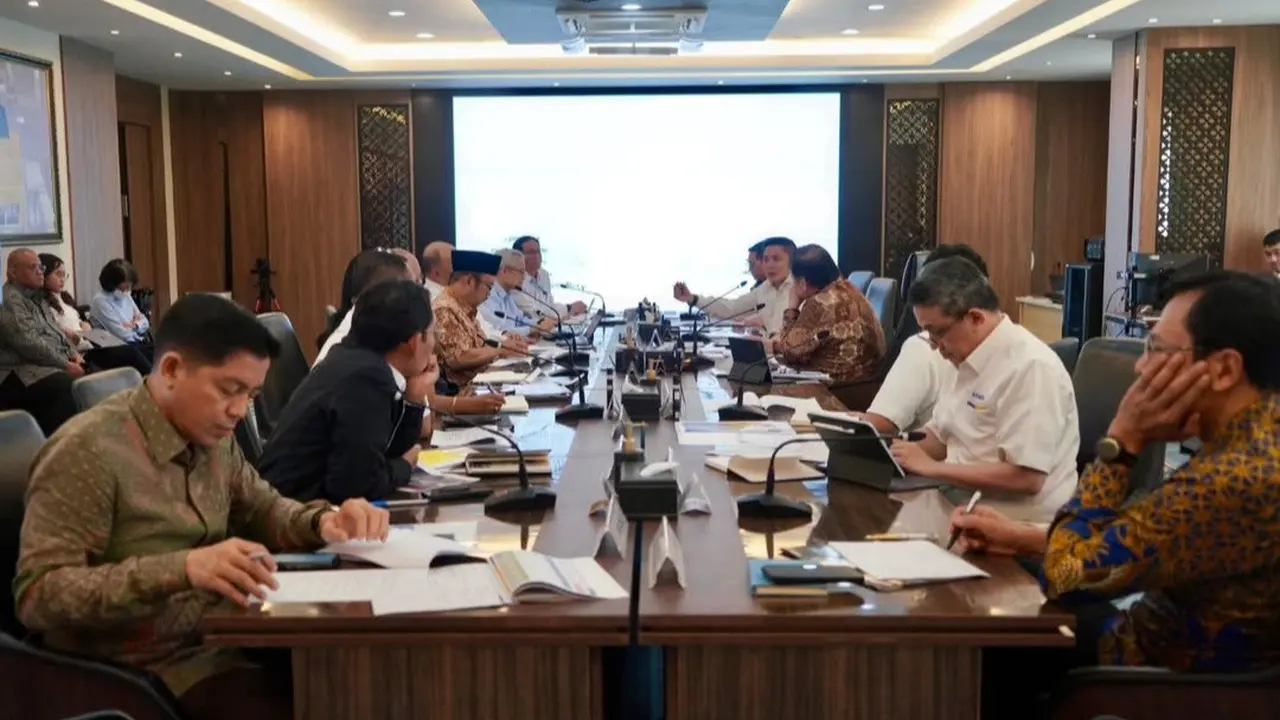 Sekretaris Kabinet (Seskab) Letkol Teddy Indra Wijaya mengikuti Rapat Koordinasi Efisiensi dan Optimalisasi Anggaran di Kementerian Koordinator Bidang Perekonomian, Jakarta. (Sekretaris Kabinet)