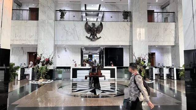 Lobi Kantor pusat Kementerian Keuangan di Lapangan Banteng terletak di Jalan Lapangan Banteng Timur Nomor 2-4 dan Jalan Dr. Wahidin Nomor 1, Jakarta Pusat. (Liputan6.com/Christian)
