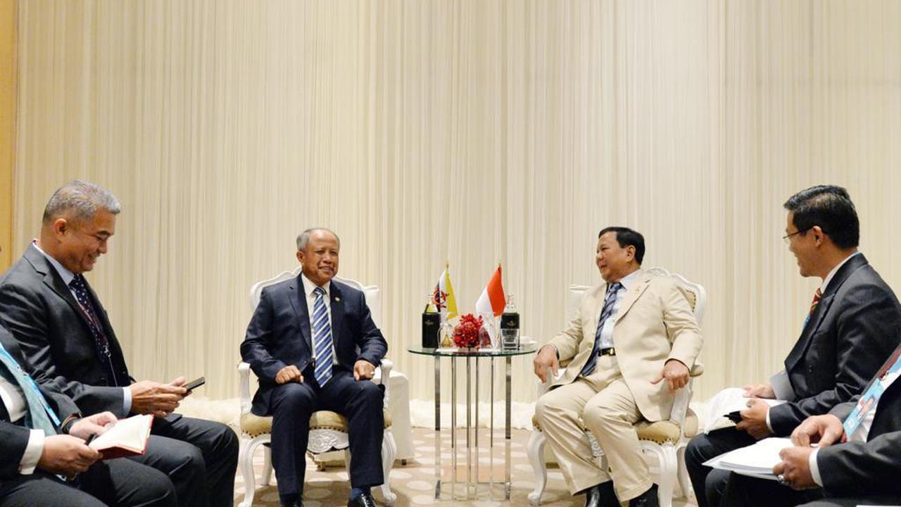 Prabowo Bertemu Sejumlah Menhan ASEAN dan AS, Kenalkan Pindad